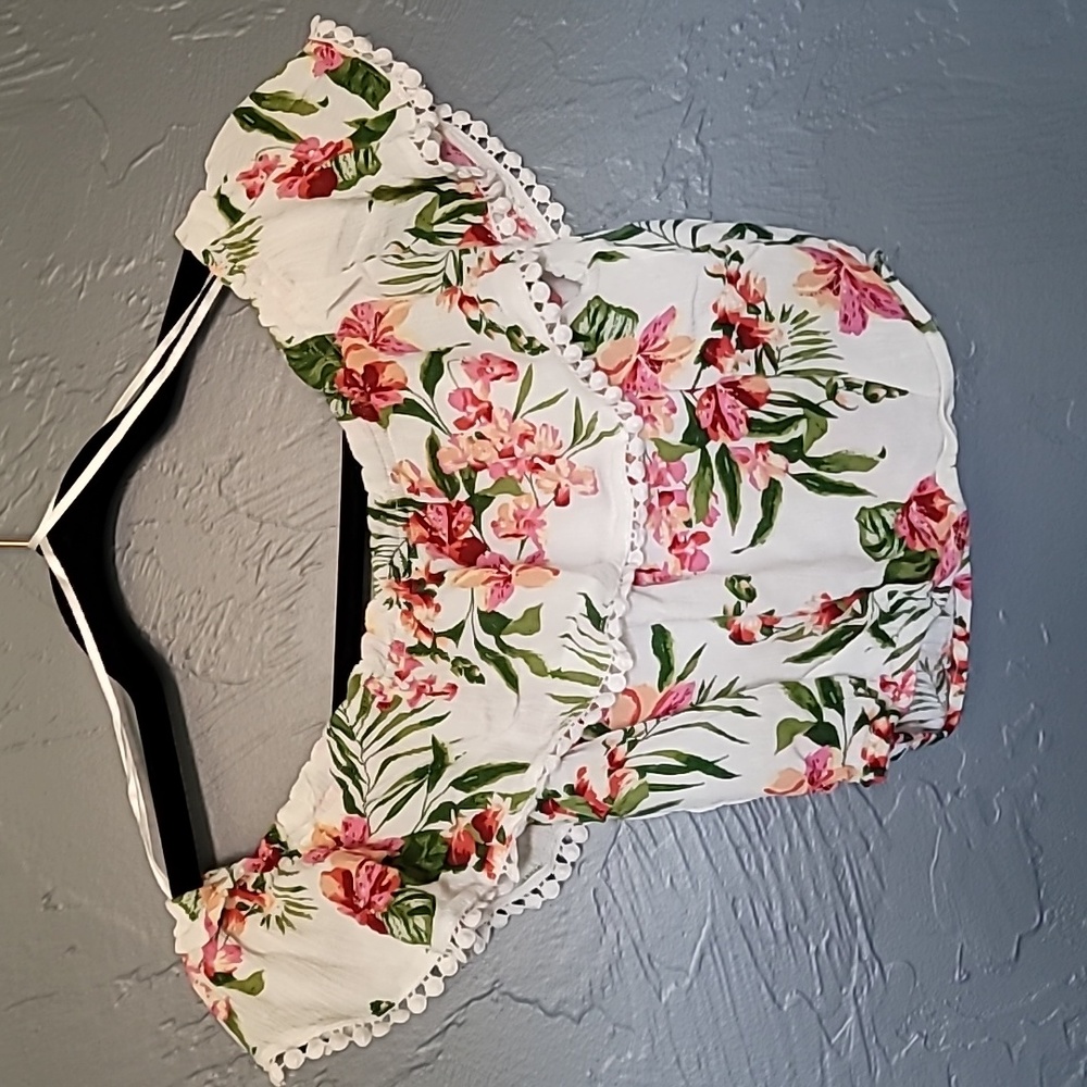 NWOT Juniors Floral Cropped Top | Stretch Hem | Size Small